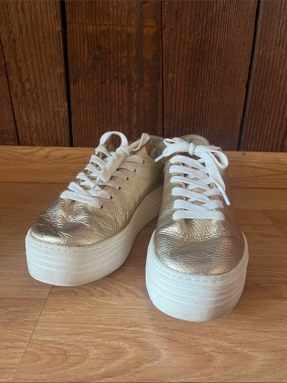 Sam Edelman Women’s Metallic Gold Platform Sneakers with White Laces Size 6.5M